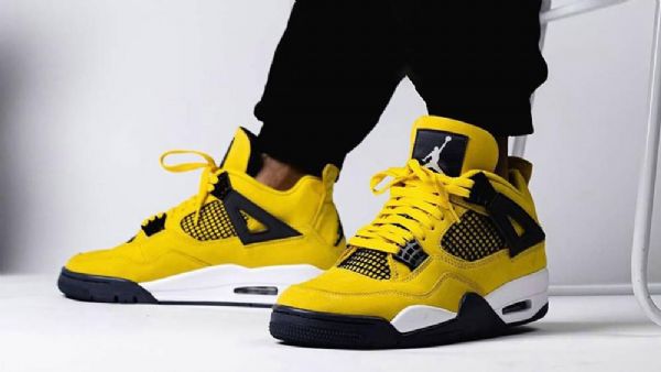 Nike Air Jordan 4ning Sko Til Damer Gul
