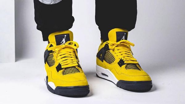 Nike Air Jordan 4ning Sko Til Damer Gul