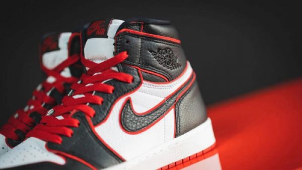 Nike Air Jordan 1 Bloodline Sko Til Damer Sort Hvid Rød