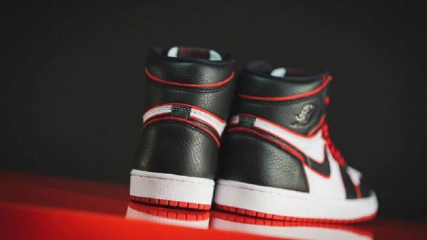 Nike Air Jordan 1 Bloodline Sko Til Damer Sort Hvid Rød