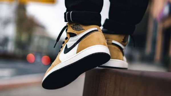 Nike Air Jordan 1 Høje Overdele Og Årets Rookie Sko Til Damer Gul Hvid