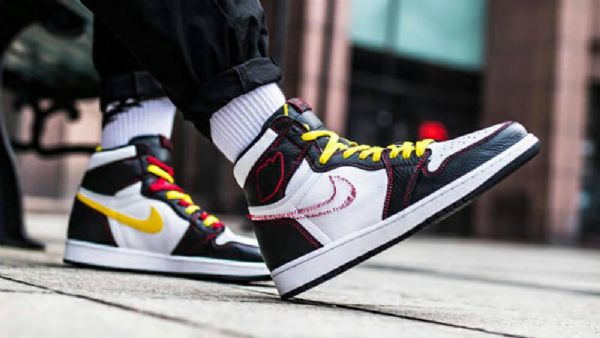 Nike Air Jordan 1 Høje Overdele Og Defiant Sko Til Damer Hvid Sort