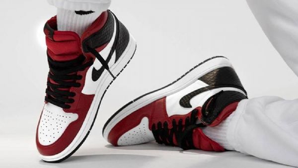 Nike Air Jordan 1 Høje Overdele Og Satin Snake Sko Til Damer Rød Sort Hvid