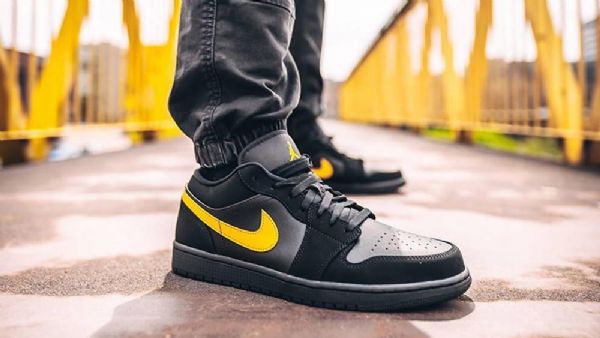 Nike Air Jordan 1 Low Tops Sko Til Mænd Sort Gul