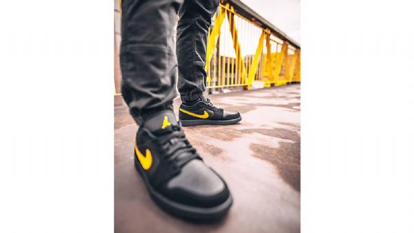 Nike Air Jordan 1 Low Tops Sko Til Mænd Sort Gul