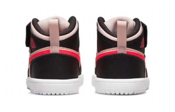 Nike Air Jordan 1 Mid Tops Alt Retro Basketball Sko Til Børn Sort Lyserød