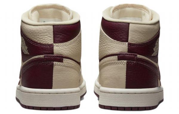 Nike Air Jordan 1 Mid Tops Beach Cherrywood Sko Til Damer Burgundy Khaki