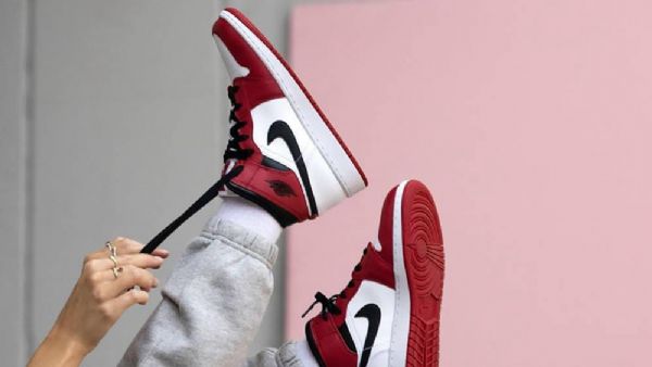 Nike Air Jordan 1 Mid Tops Chicago 2020 Sko Til Mænd Rød Hvid