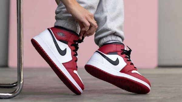Nike Air Jordan 1 Mid Tops Chicago 2020 Sko Til Mænd Rød Hvid