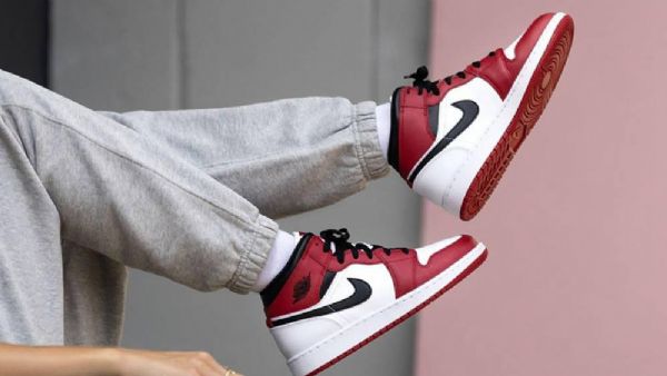 Nike Air Jordan 1 Mid Tops Chicago 2020 Sko Til Mænd Rød Hvid