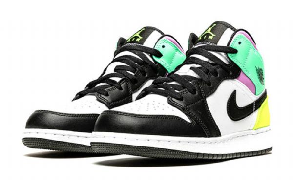 Nike Air Jordan 1 Mid Tops Gs Basketball Sko Til Mænd Flerfarvet