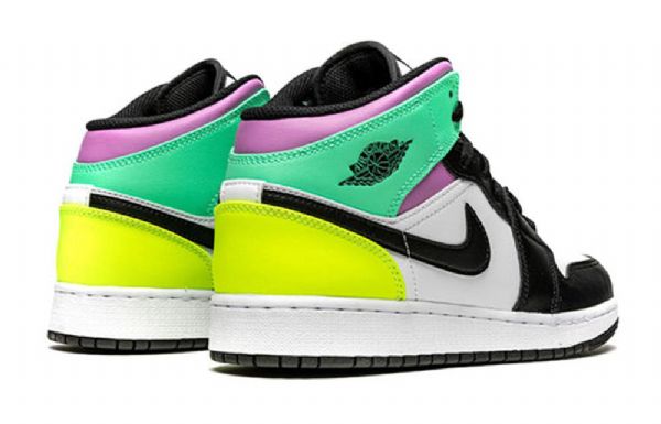 Nike Air Jordan 1 Mid Tops Gs Basketball Sko Til Mænd Flerfarvet