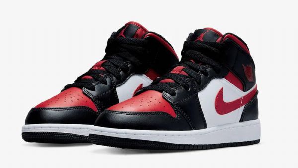 Nike Air Jordan 1 Mid Tops Gs Wide Toe Sko Til Damer Sort Rød Hvid