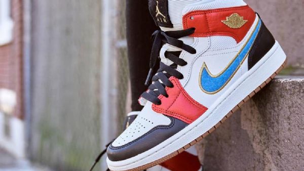 Nike Air Jordan 1 Mid Tops Let(her)man Sko Til Damer Flerfarvet