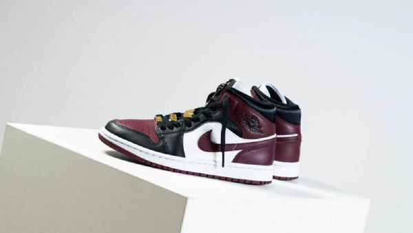 Nike Air Jordan 1 Mid Tops Maroon Sko Til Mænd Burgundy Sort