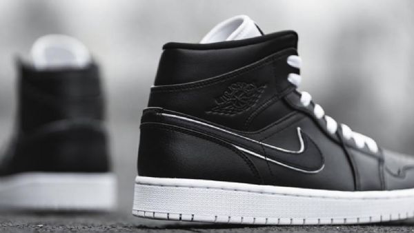 Nike Air Jordan 1 Mid Tops Måske Sko Til Mænd Sort