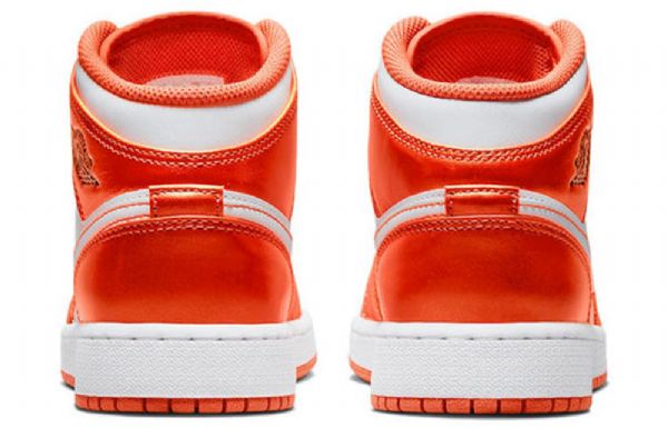 Nike Air Jordan 1 Mid Tops Se Gs Basketball Sko Til Mænd Orange