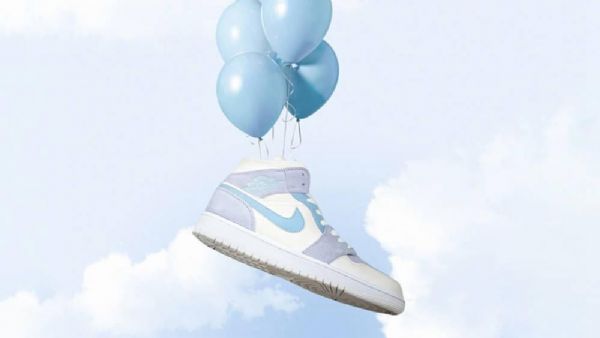 Nike Air Jordan 1 Mid Tops Se Sko Til Damer Lyseblå Hvid