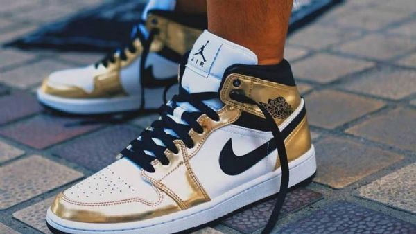 Nike Air Jordan 1 Mid Tops Se Sko Til Mænd Guld