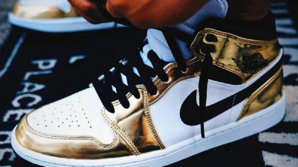 Nike Air Jordan 1 Mid Tops Se Sko Til Mænd Guld