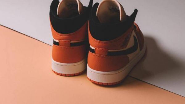 Nike Air Jordan 1 Mid Tops Se Team Sko Til Mænd Orange