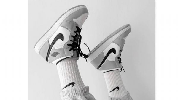 Nike Air Jordan 1 Mid Tops Sko Til Mænd Grå