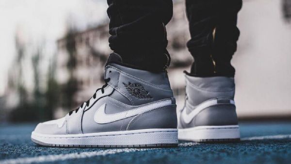 Nike Air Jordan 1 Mid Tops Sko Til Mænd Grå