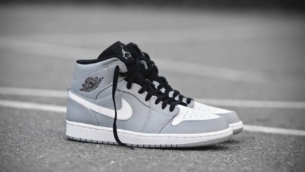 Nike Air Jordan 1 Mid Tops Sko Til Mænd Grå