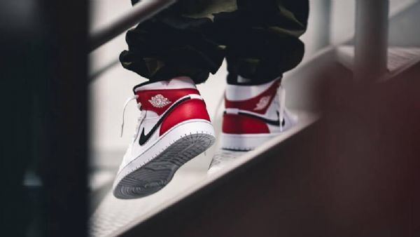 Nike Air Jordan 1 Mid Tops Sko Til Mænd Hvid Rød