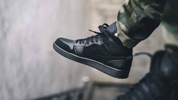 Nike Air Jordan 1 Mid Tops Sko Til Mænd Sort