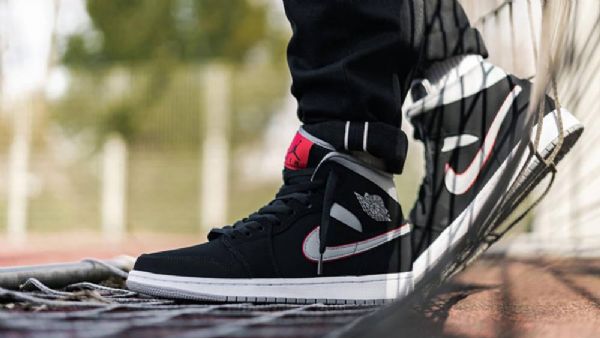 Nike Air Jordan 1 Mid Tops Sko Til Mænd Sort Grå Rød