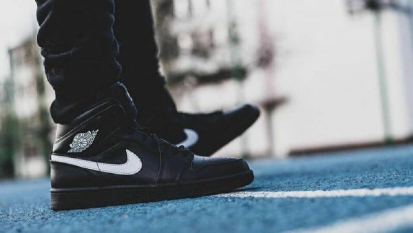 Nike Air Jordan 1 Mid Tops Sko Til Mænd Sort Hvid