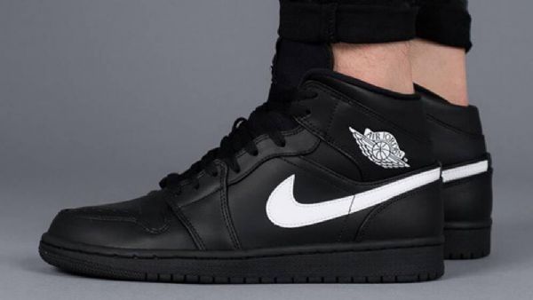 Nike Air Jordan 1 Mid Tops Sko Til Mænd Sort Hvid
