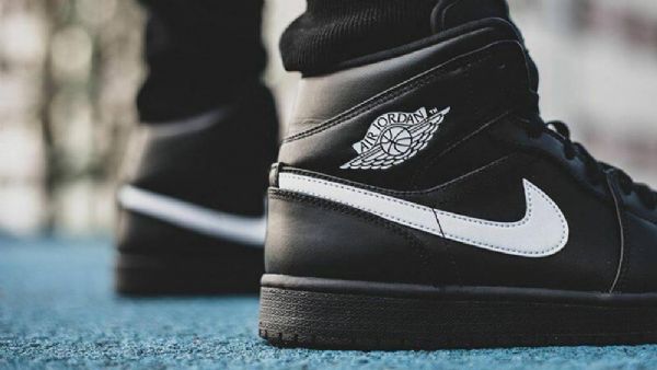 Nike Air Jordan 1 Mid Tops Sko Til Mænd Sort Hvid