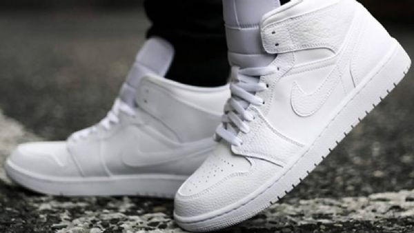 Nike Air Jordan 1 Mid Tops Triple Sko Til Damer Hvid