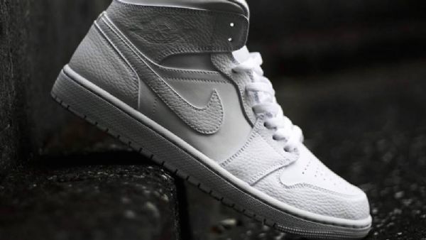 Nike Air Jordan 1 Mid Tops Triple Sko Til Damer Hvid
