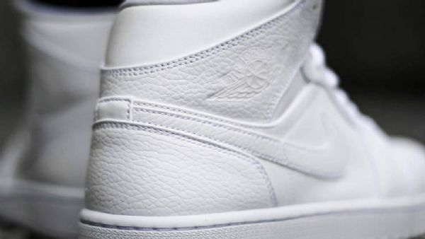 Nike Air Jordan 1 Mid Tops Triple Sko Til Damer Hvid