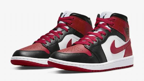 Nike Air Jordan 1 Mid Tops Wide Toe Sko Til Damer Sort Hvid Bourgogne