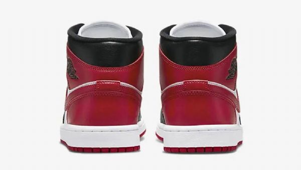 Nike Air Jordan 1 Mid Tops Wide Toe Sko Til Damer Sort Hvid Bourgogne