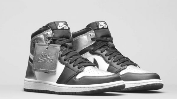 Nike Air Jordan 1 Retro High Tops Og Toe Sko Til Damer Sort Sølv