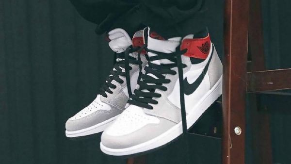 Nike Air Jordan 1 Retro High Tops Sko Til Damer Lysegrå