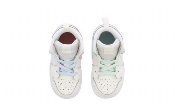 Nike Air Jordan 1 Retro Mid Tops Gt Basketball Sko Til Børn Grå