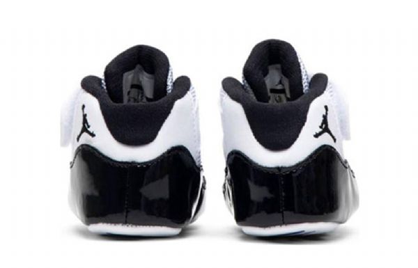 Nike Air Jordan 11 Retro Cb Basketball Sko Til Børn Sort Hvid